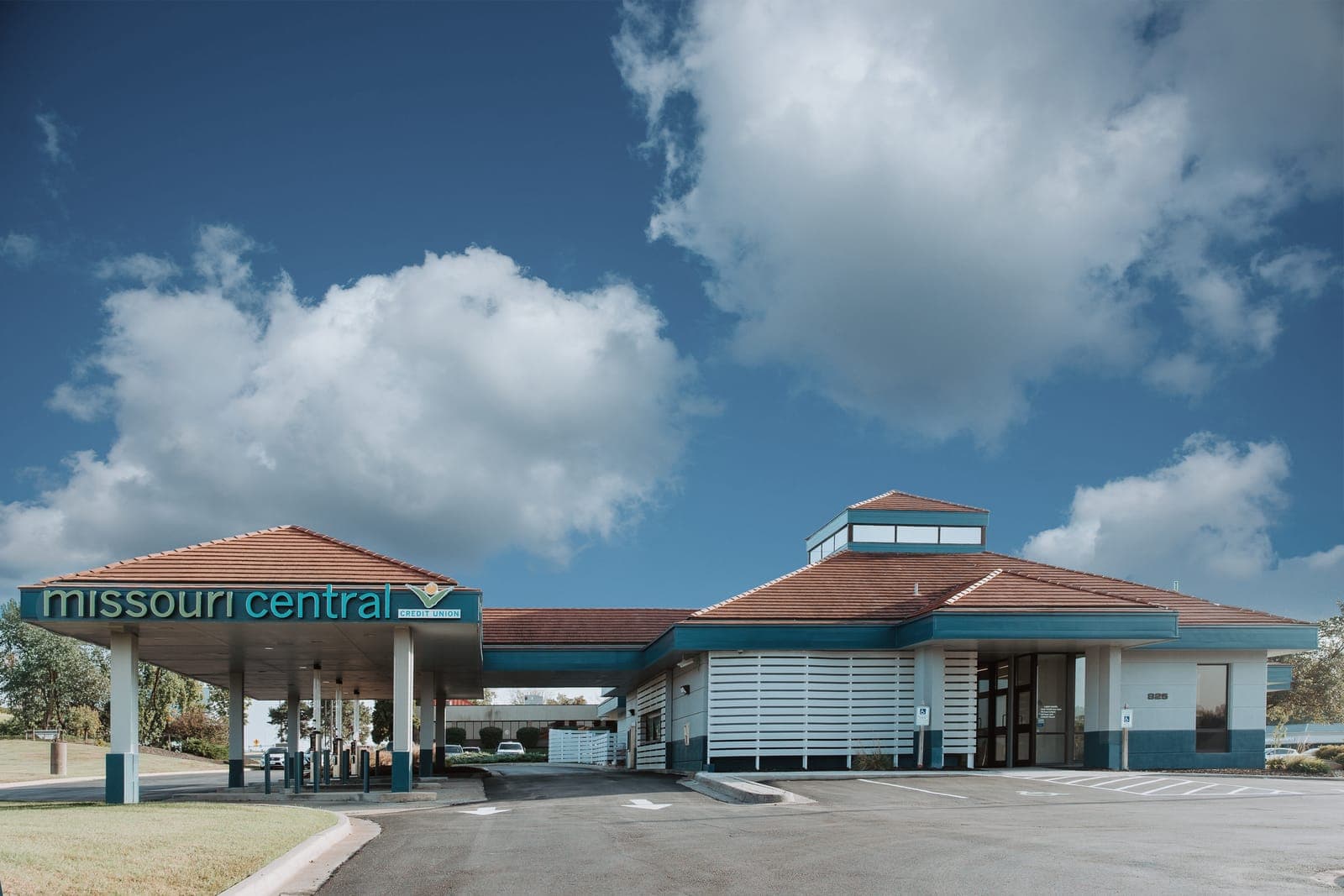 The Missouri Central Credit Union headquarters in Lee's Summit: a red-roofed branch with a drive-up canopy bearing the Missouri Central sign.